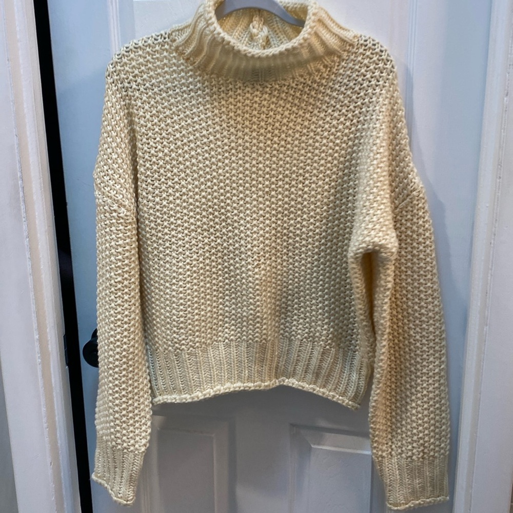 NEW Cotton Candy LA cream turtle neck sweater SIZE M/L